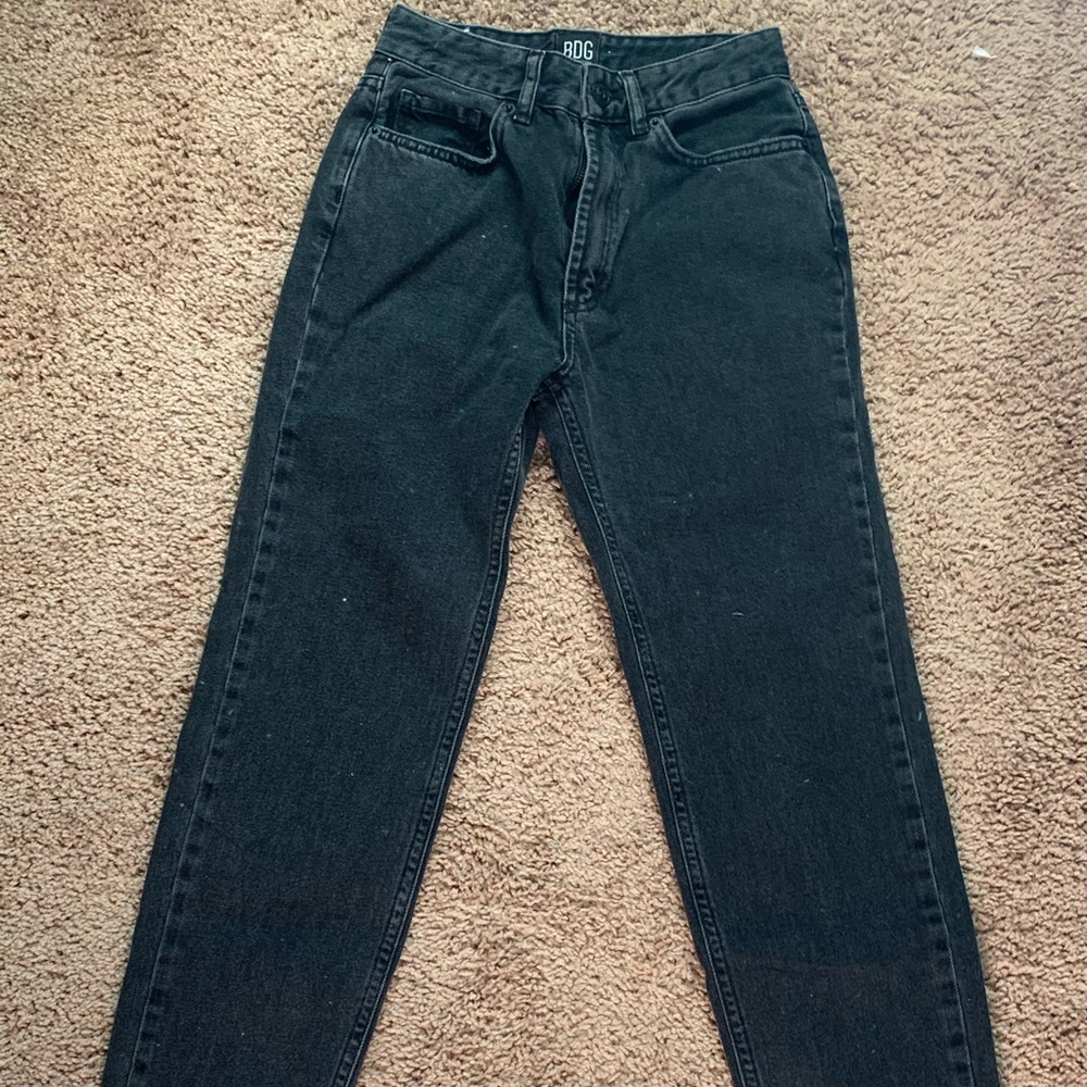 black mom jeans